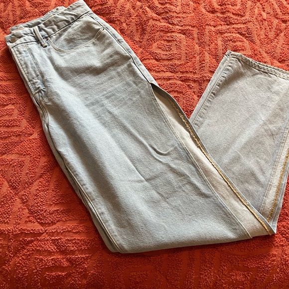 Women's Light Blue High-Slit Jeans - Picture 4 of 6